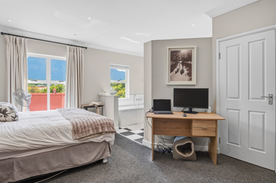 2 Bedroom Property for Sale in Wynberg Upper Western Cape
